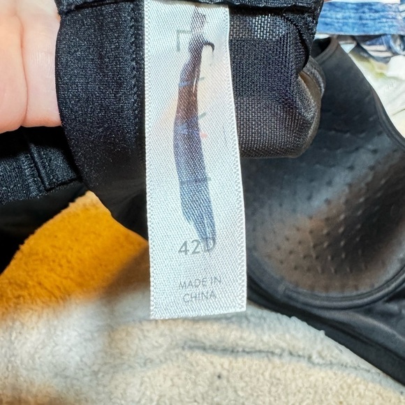 Livi Active High Impact Underwire Sports Bra - Picture 7 of 8